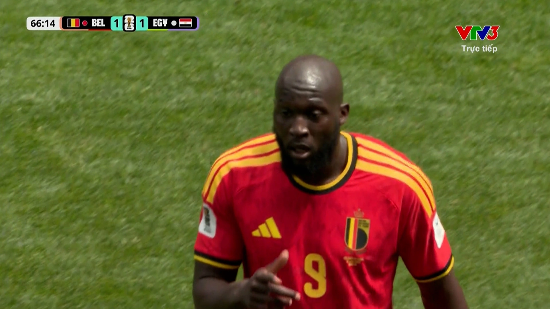 Lukaku gián tiếp mang về bàn gỡ hòa