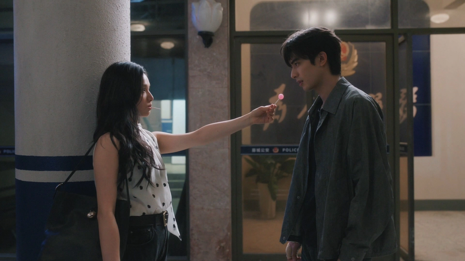 Review Chó Hoang Và Xương (Love For You) tập 17–18: Trần Dị hôn Miêu Tĩnh, bí mật 6 năm dần hé lộ