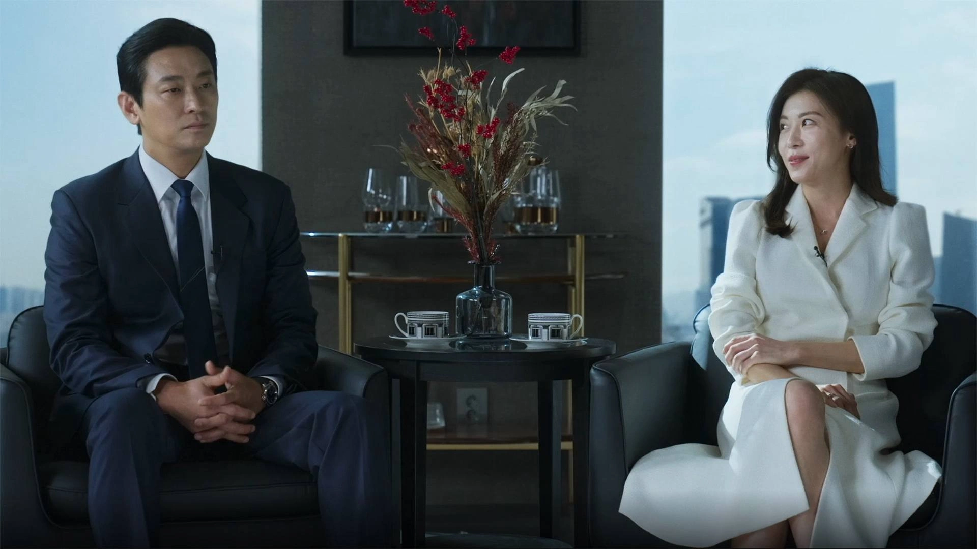 Tóm tắt Kẻ Châm Ngòi (Climax) tập 7–8: Lee Yang Mi ra nước cờ nguy hiểm, Tae Seop tung bài tẩy