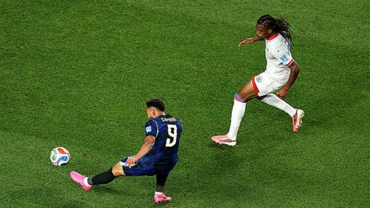 Lại là Cunha sút vào góc cao nâng tỉ số lên 2-0