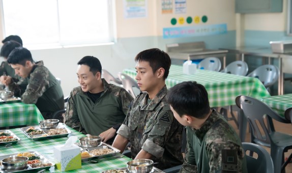 Park Ji Hoon và màn lột xác đáng chờ đợi trong Huyền Thoại Lính Bếp